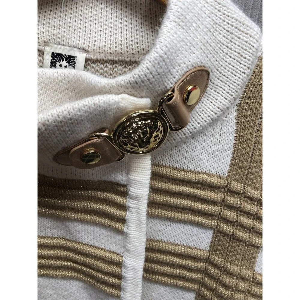 Anne Klein Poncho Size M Cream Check Gold Metallic Old Money Lion Buckle Closure